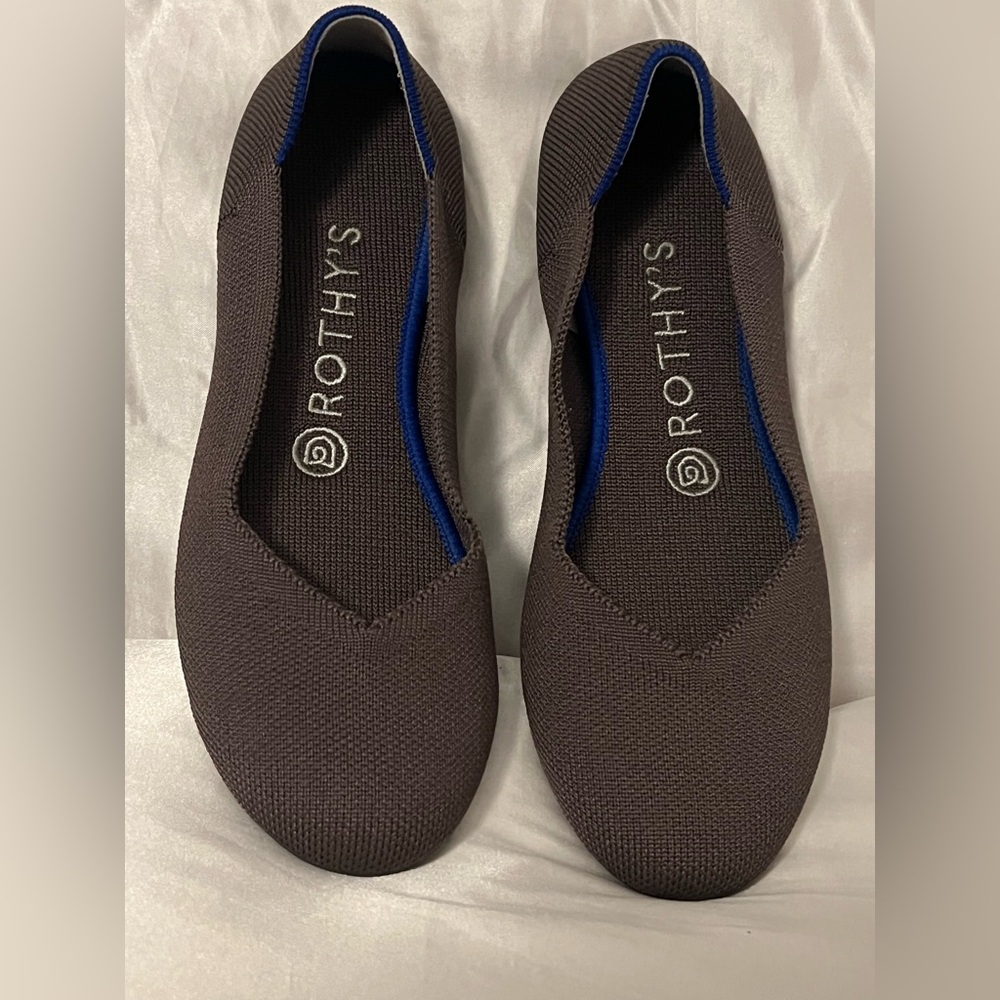 Like New!!Rothys The Flat Womens Size 71/2 Brown Solid Round Toe Ballet slip on.